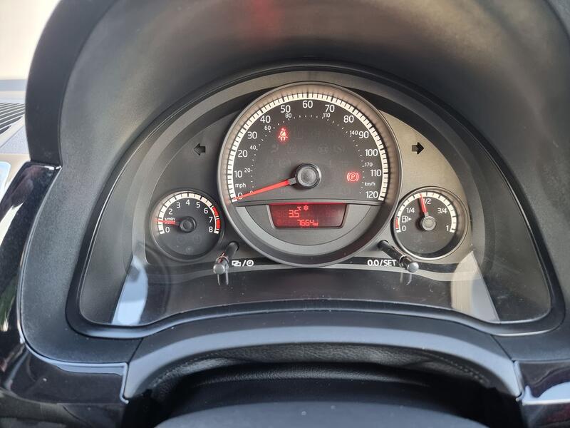 VOLKSWAGEN UP