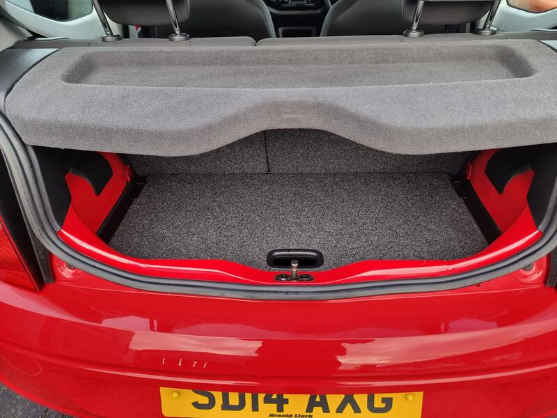 VOLKSWAGEN UP