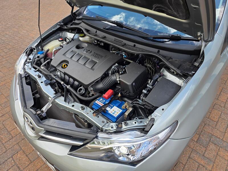 TOYOTA AURIS