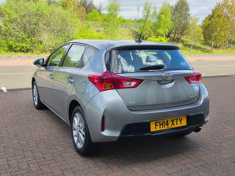 TOYOTA AURIS