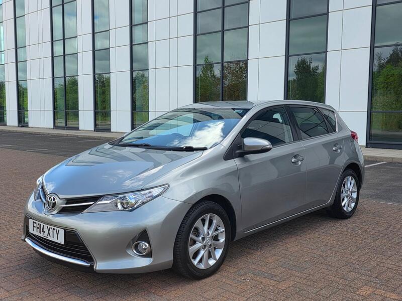 TOYOTA AURIS