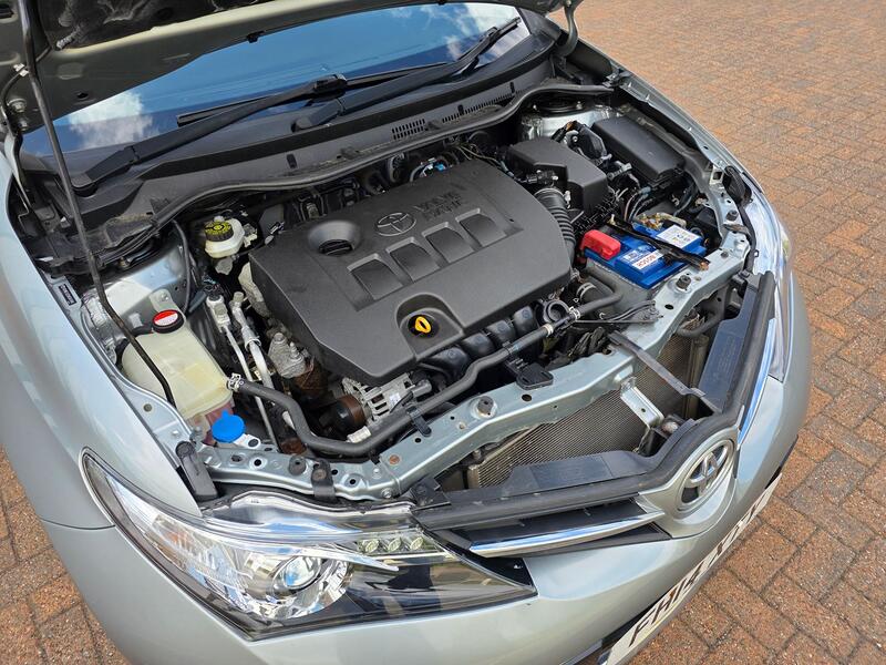 TOYOTA AURIS