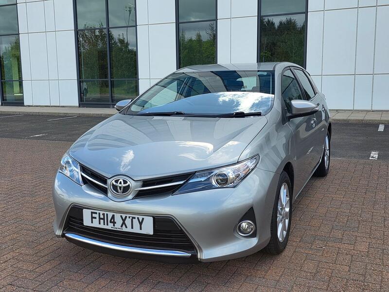 TOYOTA AURIS