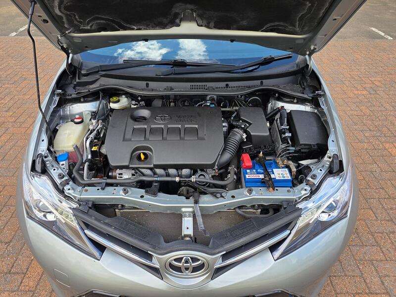 TOYOTA AURIS