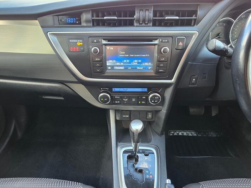 TOYOTA AURIS