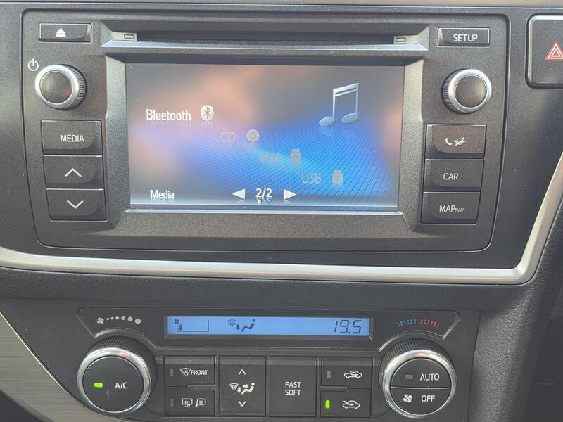 TOYOTA AURIS