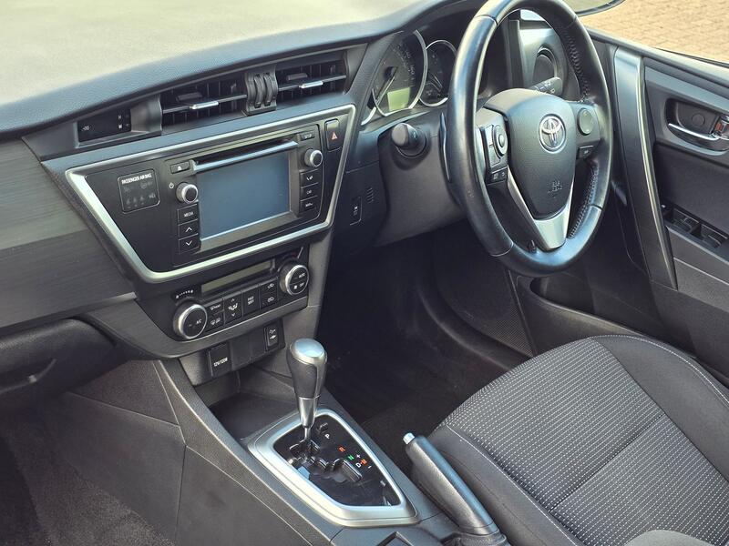 TOYOTA AURIS