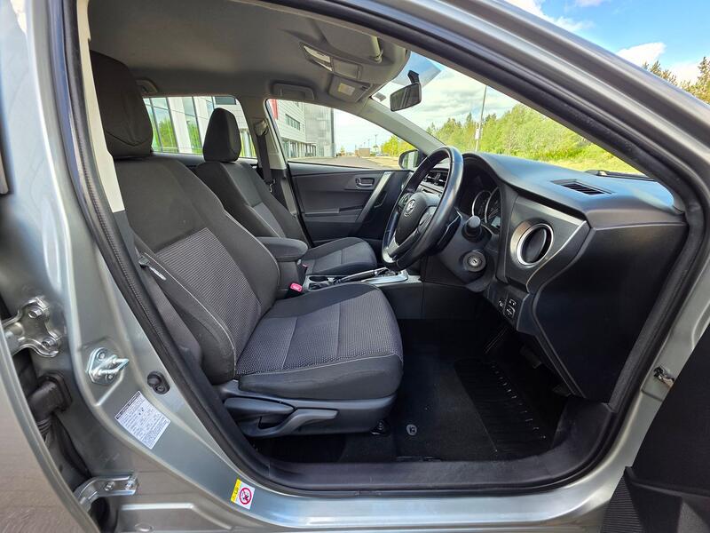 TOYOTA AURIS