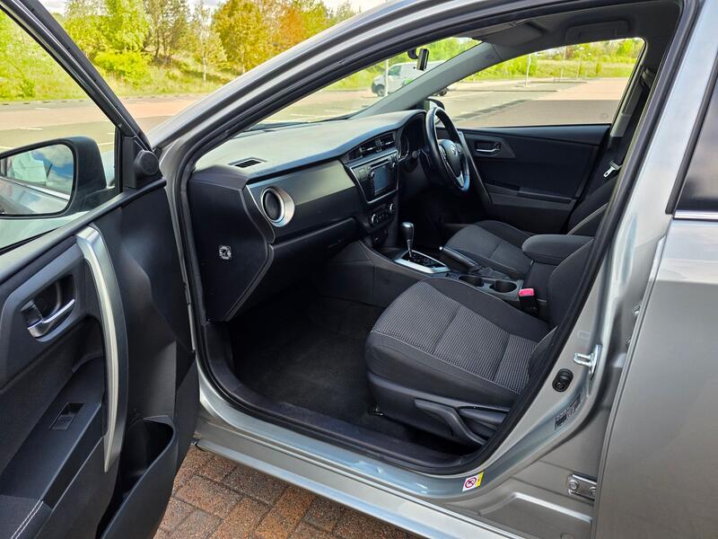 TOYOTA AURIS