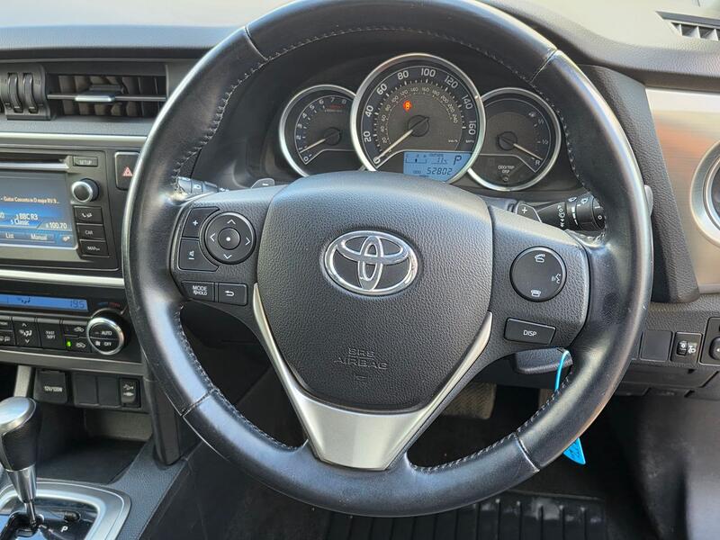 TOYOTA AURIS
