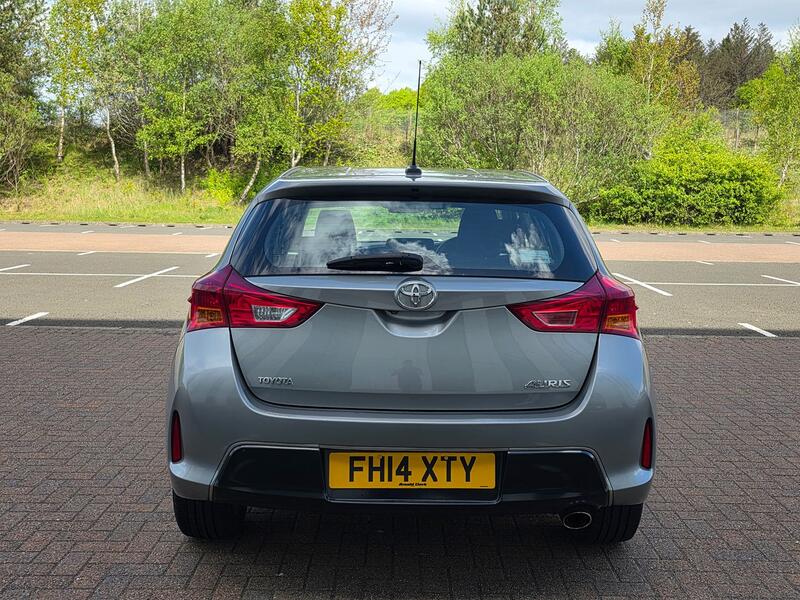 TOYOTA AURIS