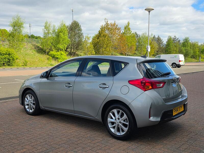 TOYOTA AURIS