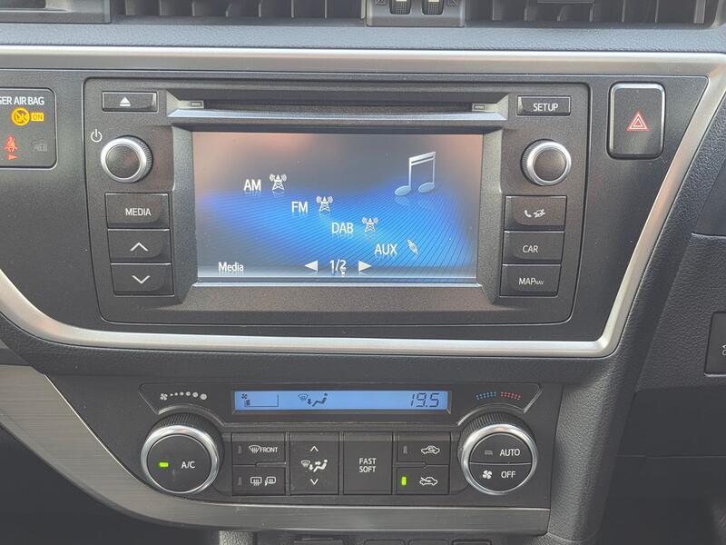 TOYOTA AURIS